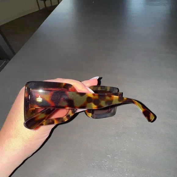 AIRE Parallax Square Sunglasses - Picture 5 of 5